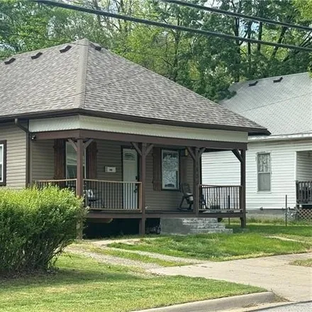 Buy this 2 bed house on 1838 South Kentucky Street in Sedalia, MO 65301