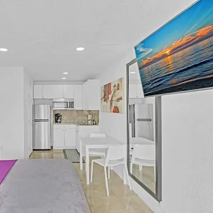 Image 2 - Hollywood, FL - Apartment for rent