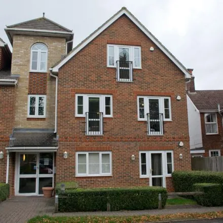 Image 7 - 80 Sarum Hill, Basingstoke, RG21 8SA, United Kingdom - Apartment for rent