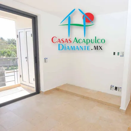 Buy this 3 bed apartment on Circuito Viaducto Diamante in 39300 Acapulco, GRO