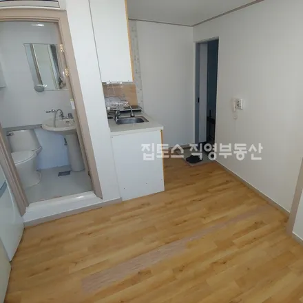 Rent this studio apartment on 서울특별시 관악구 봉천동 915-2