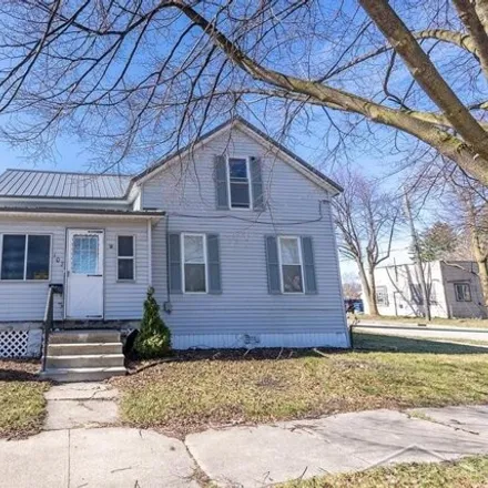 Buy this 4 bed house on 988 Elm Street in Bay City, MI 48706