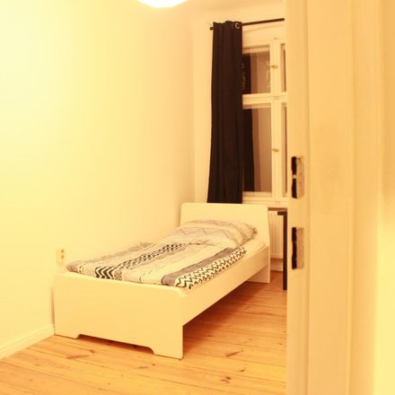 Rent this 4 bed room on Haubachstraße 28 in 10585 Berlin, Germany