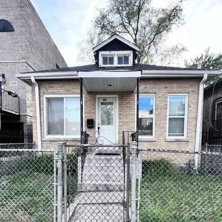 Buy this 3 bed house on 3718 South Calumet Avenue in Chicago, IL 60653