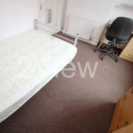 Image 2 - Brudenell Primary School, Welton Place, Leeds, LS6 1EW, United Kingdom - House for rent