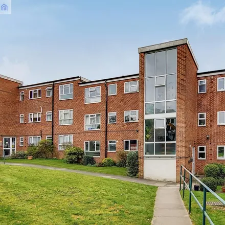 Rent this 2 bed apartment on Howton Place in Bushey Heath, WD23 1HX