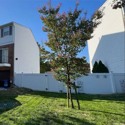 Buy this 4 bed house on 1670 Forest Hill Road in New York, NY 10314
