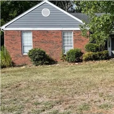Buy this 3 bed house on 2401 Oak Leigh Drive in Charlotte, NC 28262