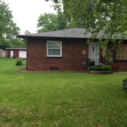 Buy this 2 bed house on 459 Maplewood Avenue in Creve Coeur, Tazewell County