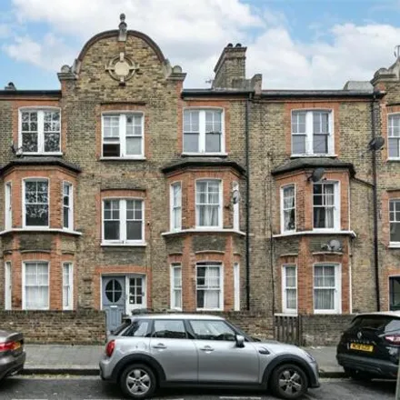 Rent this 4 bed room on 14 Cato Road in London, SW4 7TX