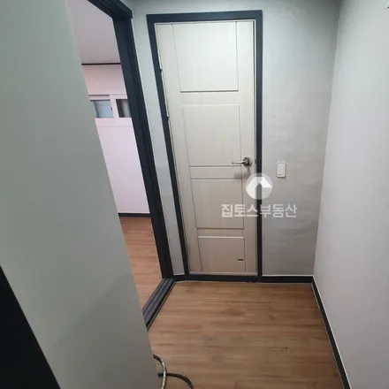 Rent this studio apartment on 서울특별시 관악구 신림동 1610-6