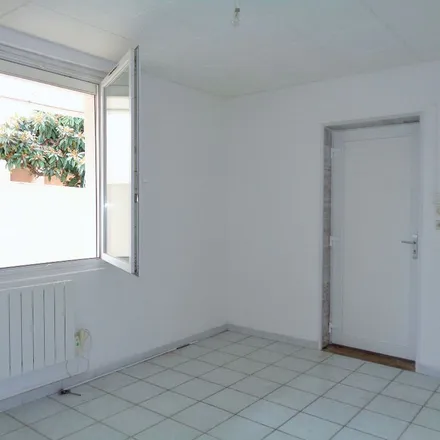 Rent this 3 bed apartment on D 612 in 34200 Sète, France