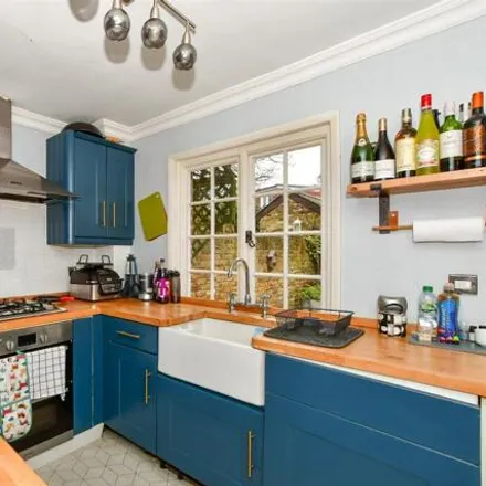 Image 2 - 21 Sandringham Gardens, London, IG6 1NT, United Kingdom - Townhouse for sale