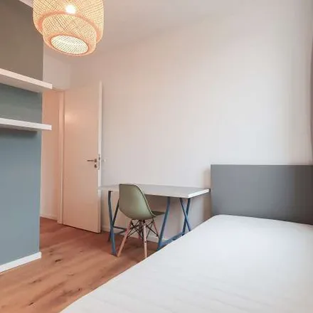 Rent this 5 bed apartment on Fontänenfeld in Leopoldplatz, 13353 Berlin