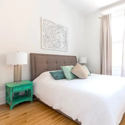 Rent this 3 bed apartment on Mile End in Montreal, QC H2T 2N6