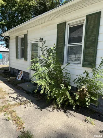Buy this 2 bed house on 2211 East Lawrence Avenue in East Springfield, Springfield