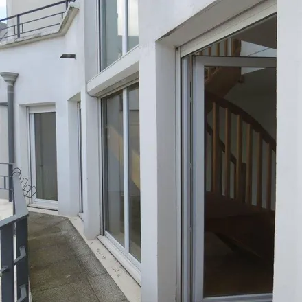 Rent this 3 bed apartment on 6 Impasse Marcel in 92320 Châtillon, France