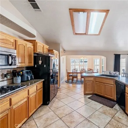 Image 7 - 15894 Venango Road, Apple Valley, CA 92307, USA - House for sale