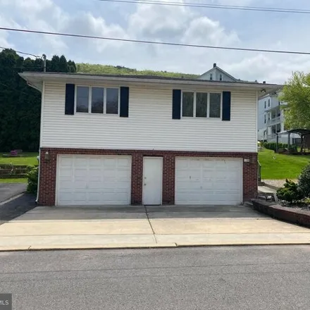 Buy this 2 bed house on 175 East Mill Street in Nesquehoning, Carbon County