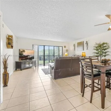 Image 4 - 418 Lakeview Drive, Weston, FL 33326, USA - Condo for sale
