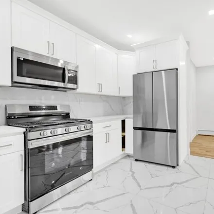 Image 2 - 119-43 189th Street, New York, NY 11412, USA - House for sale
