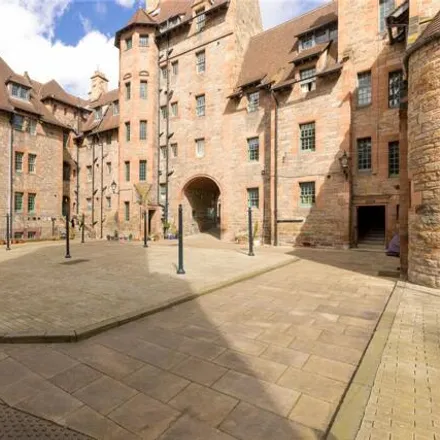 Rent this 2 bed room on 19 Well Court in City of Edinburgh, EH4 3BE