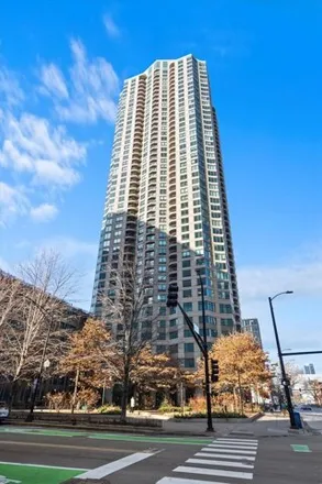 Buy this 1 bed condo on 400 West Hubbard Street in Chicago, IL 60654