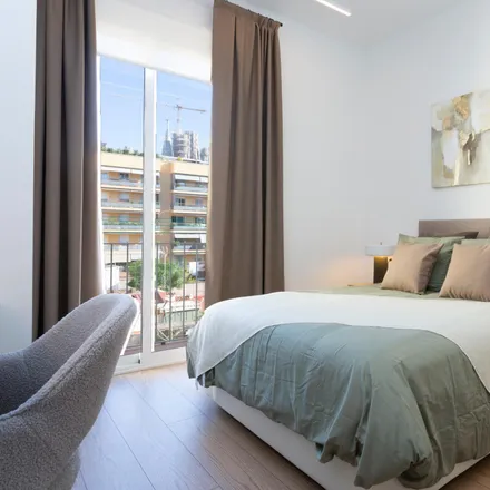 Rent this 3 bed apartment on Farmàcia Carrillo Herranz in J. Ramón i Meritxell, Carrer de Roger de Flor