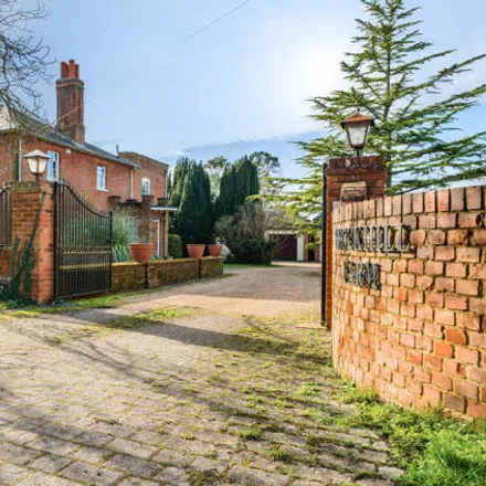 Buy this 5 bed house on Handpost Farm in Bracknell Road, Winkfield Street