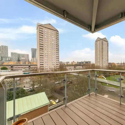 Image 5 - Garden Block, 60 Westferry Road, Millwall, London, E14 8LN, United Kingdom - Apartment for sale