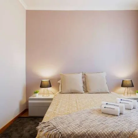Rent this 2 bed apartment on Rua da Carvalhosa in 4400-261 Vila Nova de Gaia, Portugal