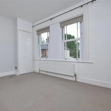 Image 3 - High Path Road, Guildford, GU1 2QP, United Kingdom - Apartment for rent