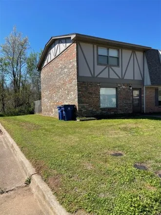 Buy this 2 bed townhouse on 2614 Martin Lane in Duncan, OK 73533