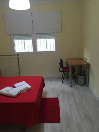 Rent this 5 bed room on Madrid in Paseo de Santa María de la Cabeza, 8