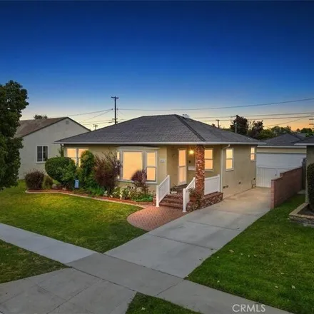 Buy this 2 bed house on 4962 Fanwood Avenue in Lakewood, CA 90713