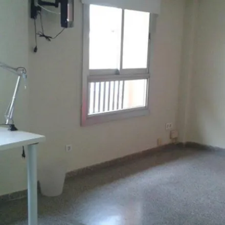 Rent this 5 bed room on Avinguda del Primat Reig in 151, 46020 Valencia