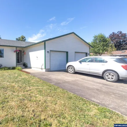 Buy this 3 bed house on 1248 West Vine Street in Lebanon, OR 97355