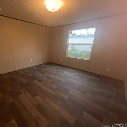 Image 9 - 830 Avenue S, Hondo, TX 78861, USA - Apartment for sale