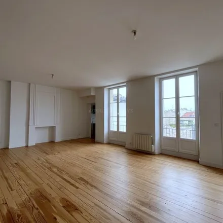 Rent this 5 bed apartment on Promenade Martin Luther King Jr in 33000 Bordeaux, France