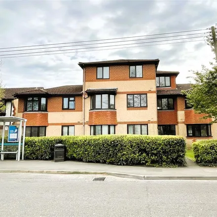 Rent this 2 bed apartment on Botley Road in Portsmouth Road, Southampton