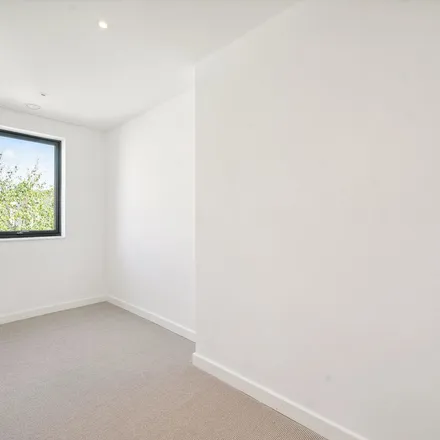 Image 4 - 15 Beatrice Place, London, SW19 6BU, United Kingdom - Apartment for rent