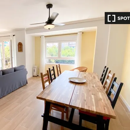 Rent this 3 bed apartment on Plaça del Doctor Torrens in 46005 Valencia, Spain