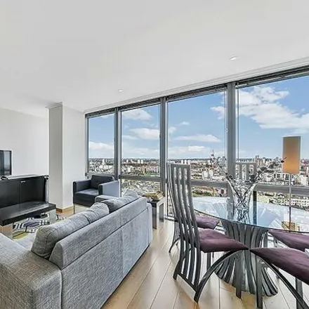 Image 3 - 1 West India Quay, 26 Hertsmere Road, Canary Wharf, London, E14 4AW, United Kingdom - Apartment for rent