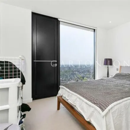 Image 3 - Strata SE1, 8 Walworth Road, London, SE1 6EE, United Kingdom - Apartment for sale