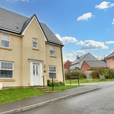 Rent this 3 bed house on Lon Gwenant in Torfaen, NP44 1FD