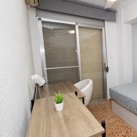 Rent this 3 bed room on Carrer de Campoamor in 73, 46022 Valencia