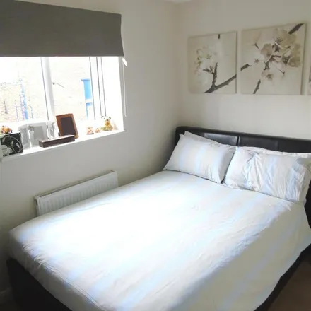 Image 4 - 24 Bruce Grove, North Watford, WD24 4DE, United Kingdom - Apartment for rent