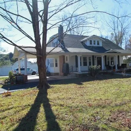 Buy this 5 bed house on Wall Avenue in Bilbrey Park, Cookeville
