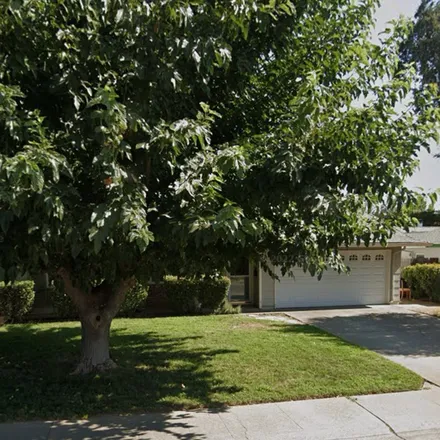 Rent this 1 bed room on 2543 Stansberry Way in Rosemont, CA 95826