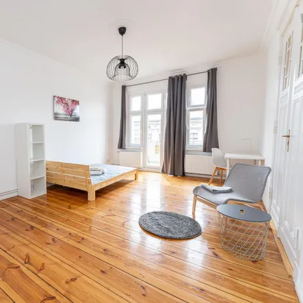 Rent this 3 bed room on Biebricher Straße 15 in 12053 Berlin, Germany